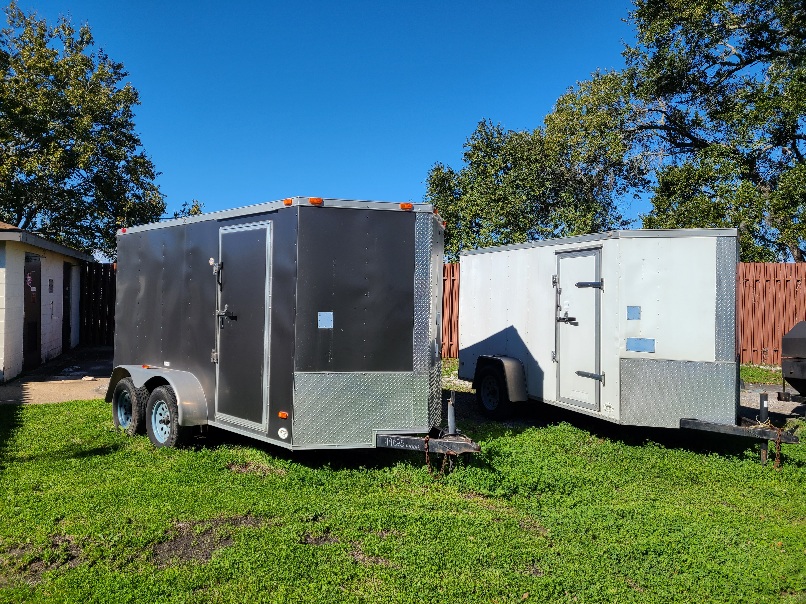 TRAILER COVERED